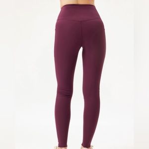 Girlfriend Collective Compressive Pocket Legging in Plum